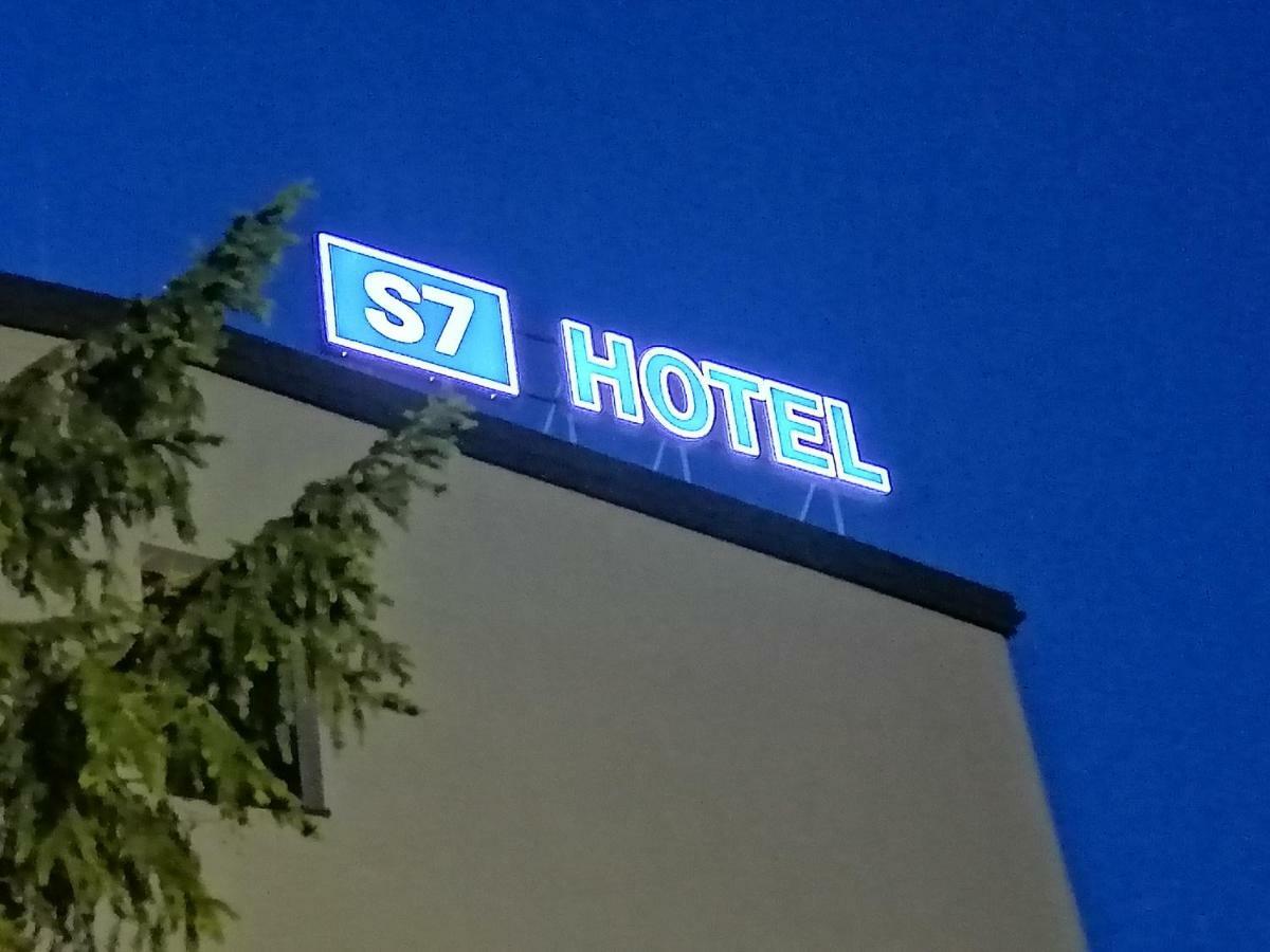S7 Hotel Kielce Exterior photo